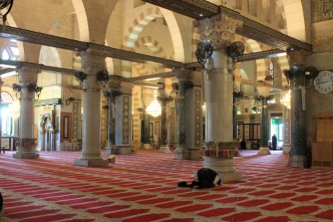 Im Inneren der Al Aqsa Moschee